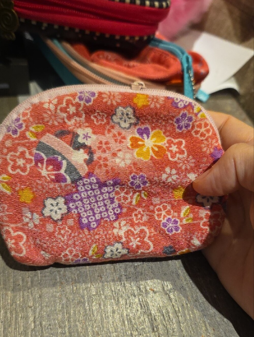 Hello Kitty Pink Floral Appliqué Coin Purse - Picture 2 of 3